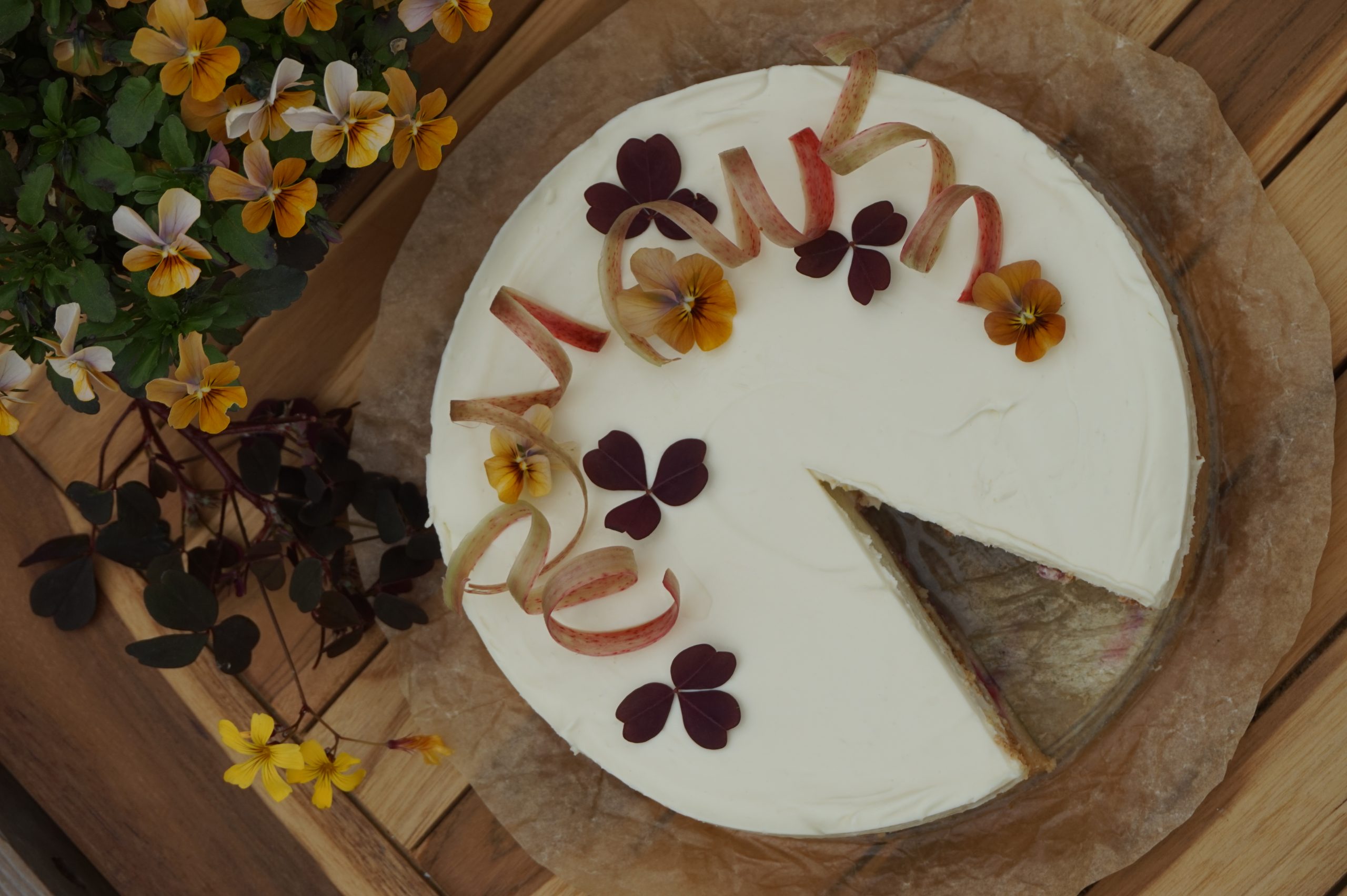 Flower decorated cheesecake